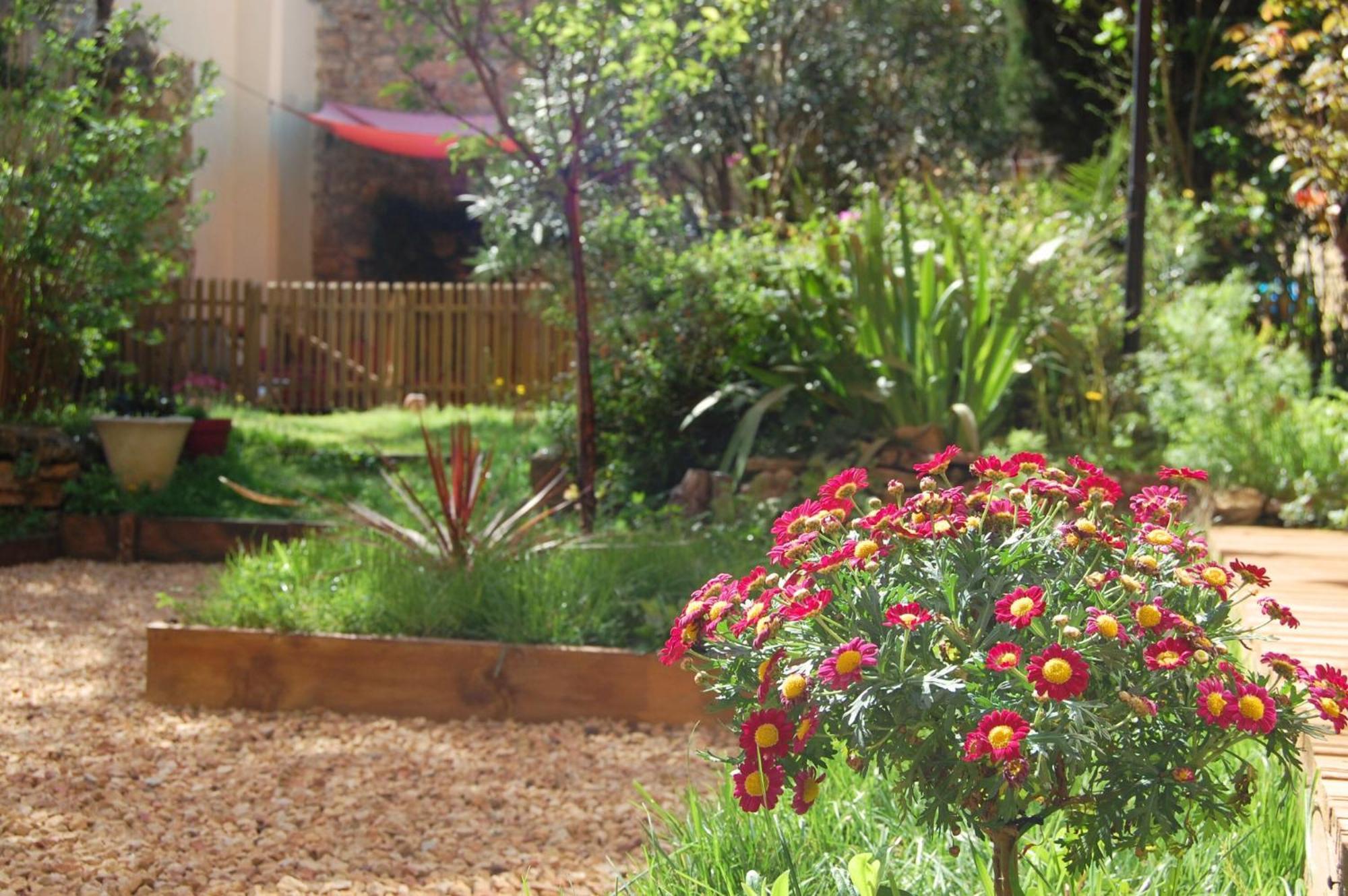 La Bucolique, Chambres Et Jardin D'Hotes Sabran Exterior foto